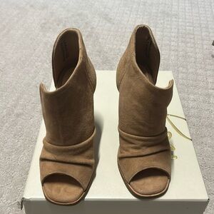 Suede /natural! Brand new!